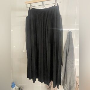 Black pleated skirt
